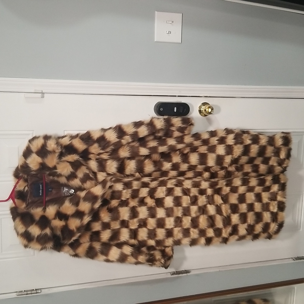 Studio Park Women's Sz 1X Checkerboard Faux Fur Brown